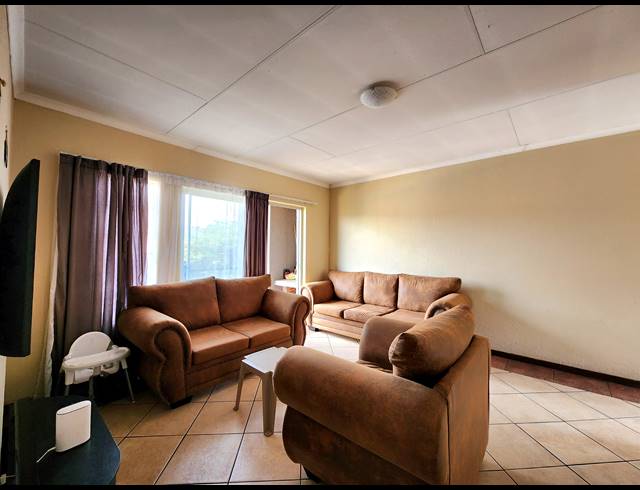 2 BEDROOM APARTMENT FOR SALE IN WILGEHEUWEL